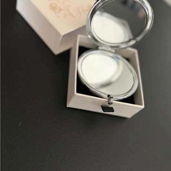 Floral Compact Mirror - Pink & Silver personalized HEATHER - Picture 3 of 4